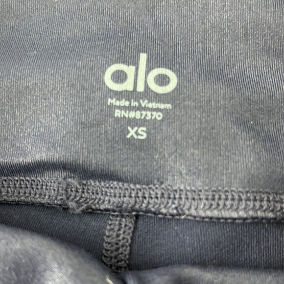 ALO Yoga Navy Leggings - Picture 9 of 10